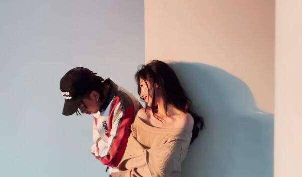 河北女孩不要彩礼，带着养父出嫁，其丈夫对此有何表示？